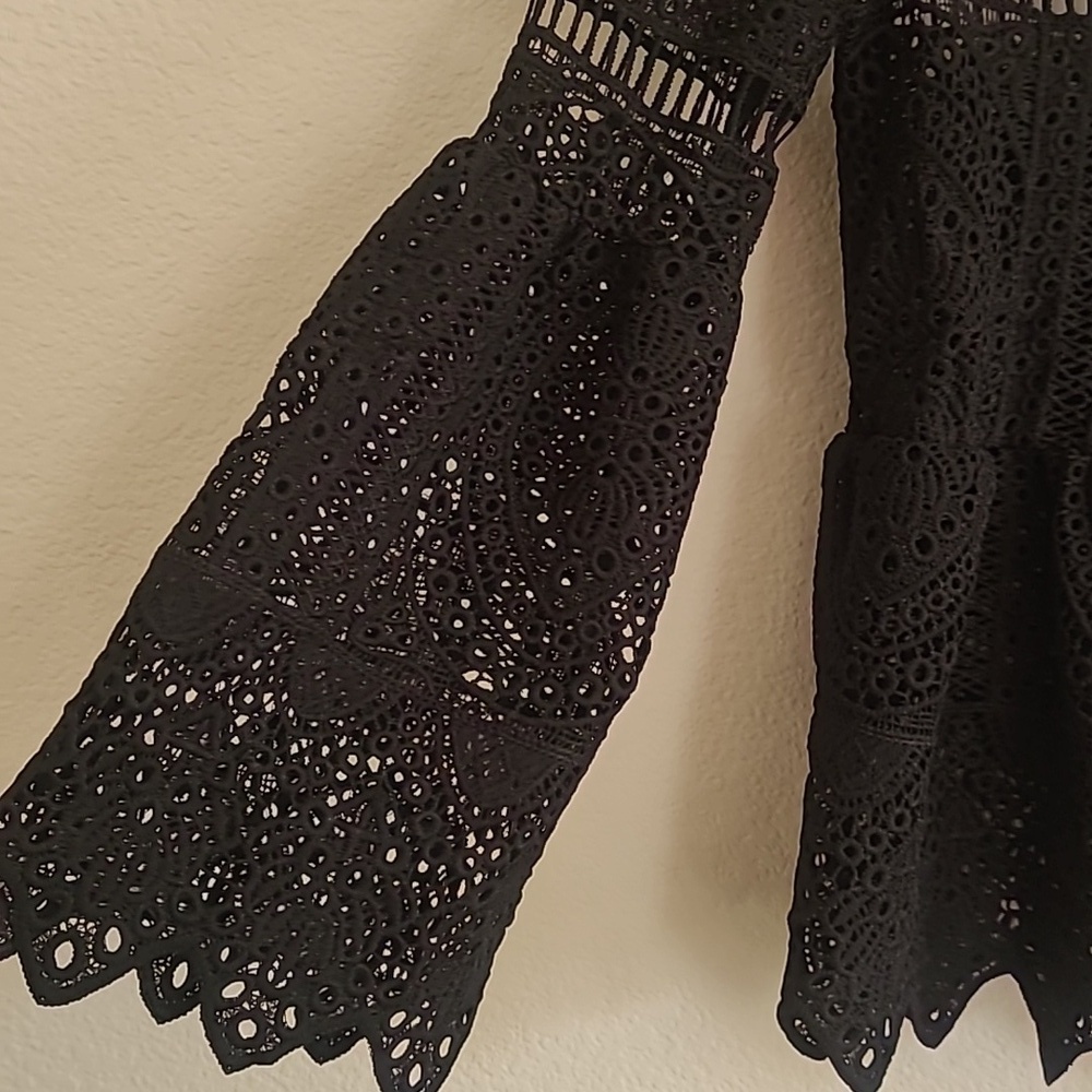 Boohoo Black Crotchet Lace Longsleeve Bell Sleeve Peplum Top Size 6 - Picture 5 of 11